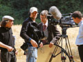 Ruediger Hofmann und das WDR Team auf dem Set im Neanderthal.